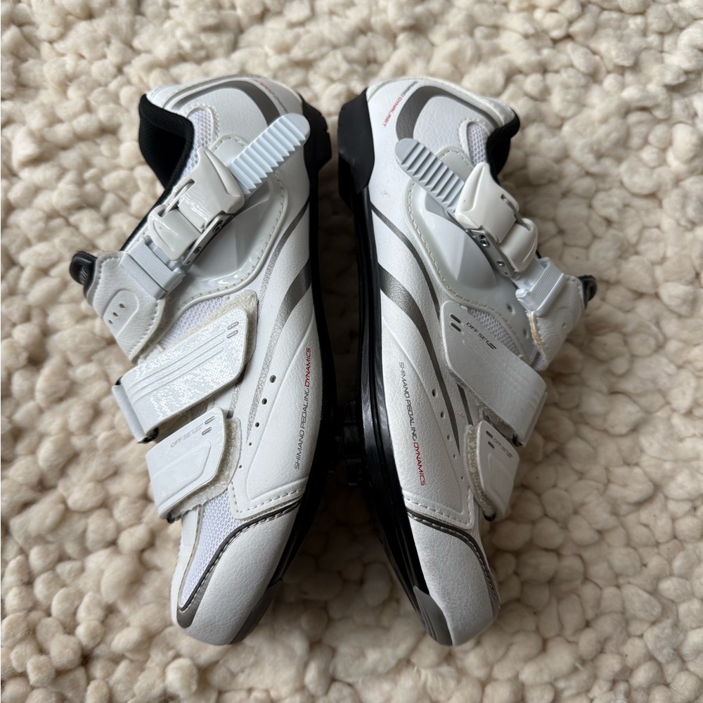 Shimano White and Black Spin Shoes - Picture 2 of 5